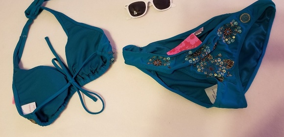 Bikini - Picture 2 of 5